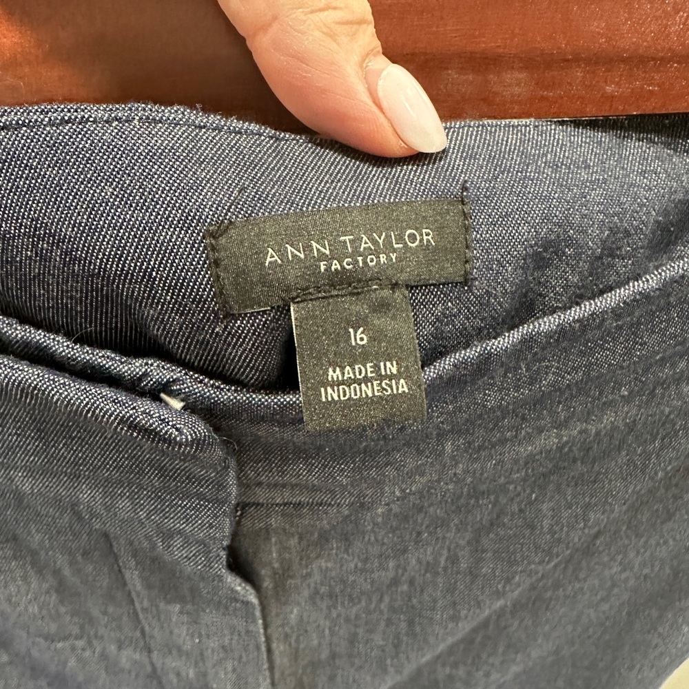 Ann Taylor Factory cropped pants